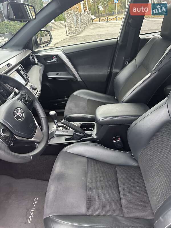 Позашляховик / Кросовер Toyota RAV4 2015 в Сумах