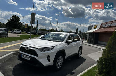Внедорожник / Кроссовер Toyota RAV4 2019 в 