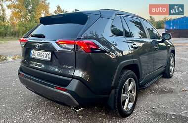 Позашляховик / Кросовер Toyota RAV4 2020 в 