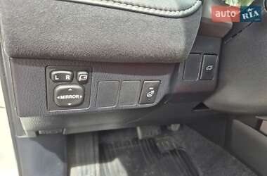 Позашляховик / Кросовер Toyota RAV4 2018 в 