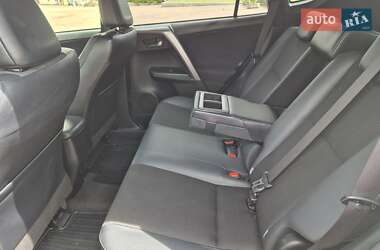 Позашляховик / Кросовер Toyota RAV4 2018 в 