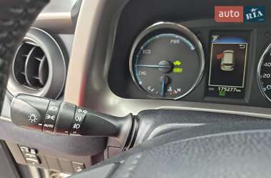 Позашляховик / Кросовер Toyota RAV4 2018 в 