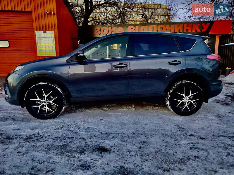 Позашляховик / Кросовер Toyota RAV4 2017 в Києві
