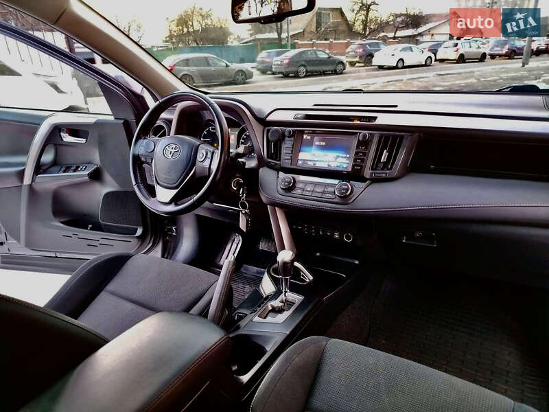 Позашляховик / Кросовер Toyota RAV4 2017 в Києві