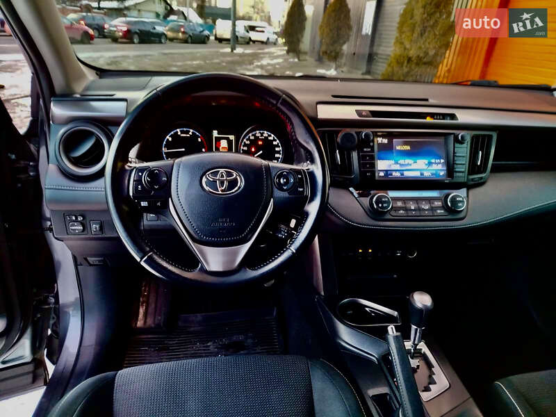 Позашляховик / Кросовер Toyota RAV4 2017 в Києві