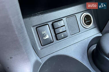Позашляховик / Кросовер Toyota RAV4 2008 в 