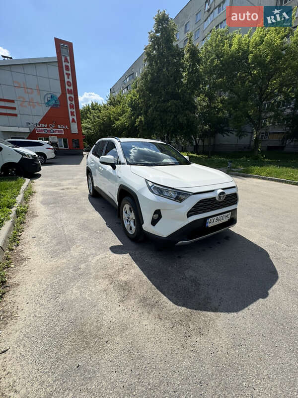 Внедорожник / Кроссовер Toyota RAV4 2019 в Харькове