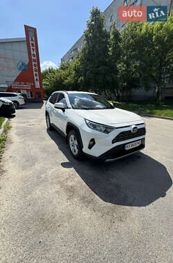 Позашляховик / Кросовер Toyota RAV4 2019 в 