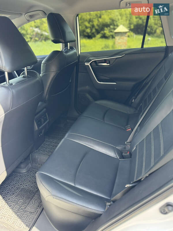 Внедорожник / Кроссовер Toyota RAV4 2019 в Харькове