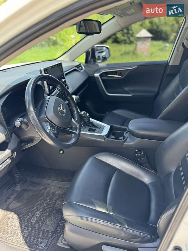 Внедорожник / Кроссовер Toyota RAV4 2019 в Харькове