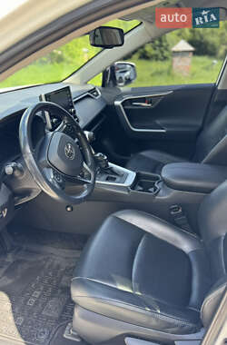 Позашляховик / Кросовер Toyota RAV4 2019 в 