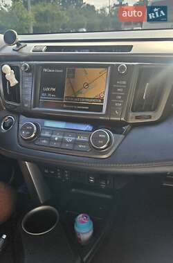 Внедорожник / Кроссовер Toyota RAV4 2013 в 