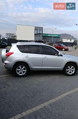 Позашляховик / Кросовер Toyota RAV4 2008 в 