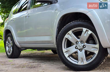 Позашляховик / Кросовер Toyota RAV4 2010 в 
