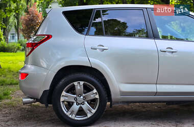 Позашляховик / Кросовер Toyota RAV4 2010 в 