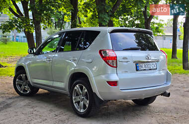 Позашляховик / Кросовер Toyota RAV4 2010 в 