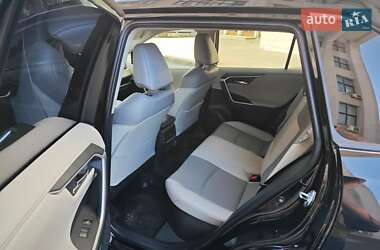 Внедорожник / Кроссовер Toyota RAV4 2019 в Львове