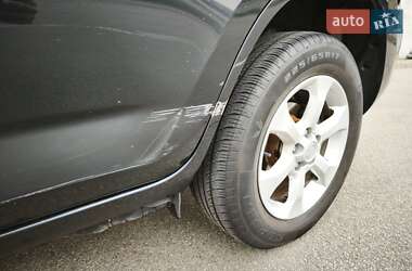 Позашляховик / Кросовер Toyota RAV4 2010 в 