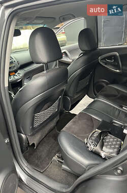 Позашляховик / Кросовер Toyota RAV4 2011 в 