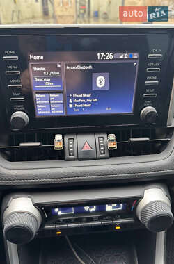Внедорожник / Кроссовер Toyota RAV4 2020 в 