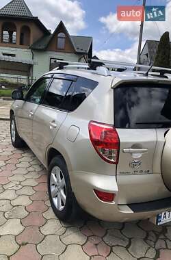 Внедорожник / Кроссовер Toyota RAV4 2008 в 