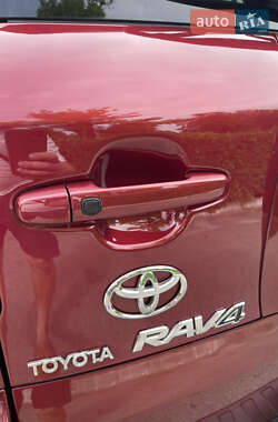 Внедорожник / Кроссовер Toyota RAV4 2010 в 