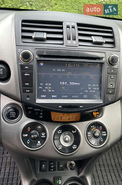 Внедорожник / Кроссовер Toyota RAV4 2010 в 