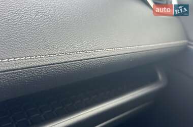 Внедорожник / Кроссовер Toyota RAV4 2019 в 