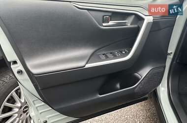 Внедорожник / Кроссовер Toyota RAV4 2019 в 