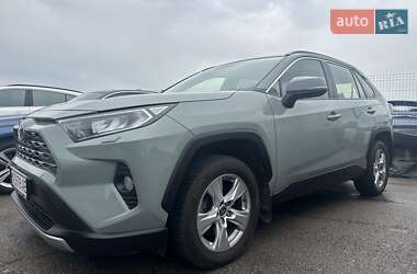 Внедорожник / Кроссовер Toyota RAV4 2019 в 