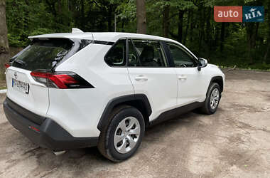 Позашляховик / Кросовер Toyota RAV4 2020 в 