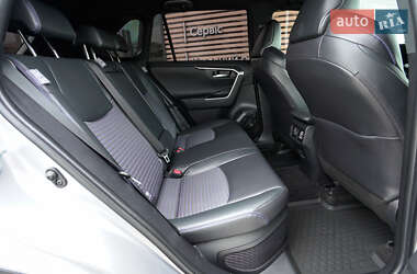 Внедорожник / Кроссовер Toyota RAV4 2020 в 