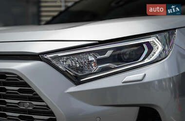 Внедорожник / Кроссовер Toyota RAV4 2020 в 