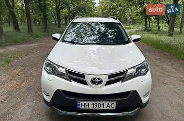 Позашляховик / Кросовер Toyota RAV4 2015 в 