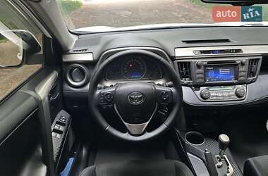 Позашляховик / Кросовер Toyota RAV4 2015 в 