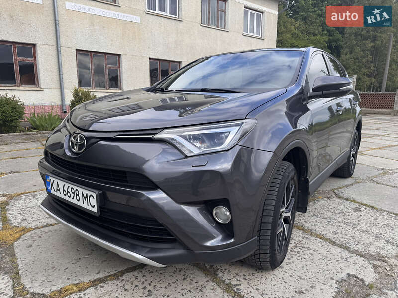 Позашляховик / Кросовер Toyota RAV4 2016 в 