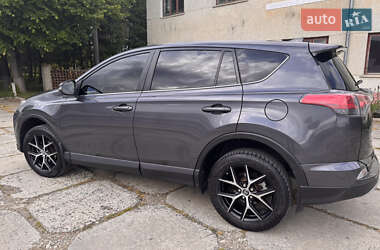 Позашляховик / Кросовер Toyota RAV4 2016 в 