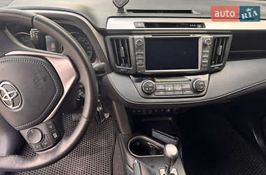 Позашляховик / Кросовер Toyota RAV4 2016 в 