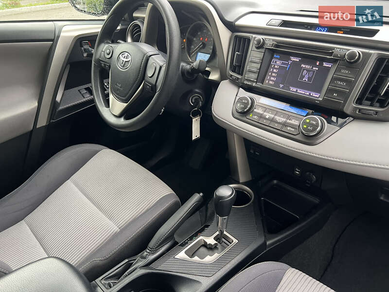 Внедорожник / Кроссовер Toyota RAV4 2015 в Киеве