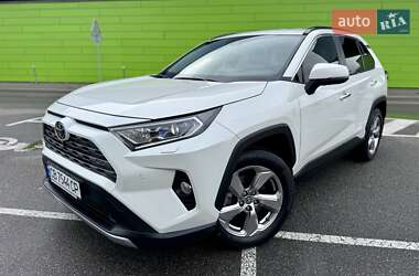 Позашляховик / Кросовер Toyota RAV4 2020 в 