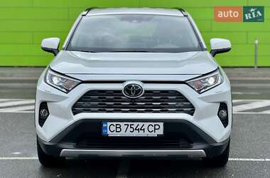 Позашляховик / Кросовер Toyota RAV4 2020 в 