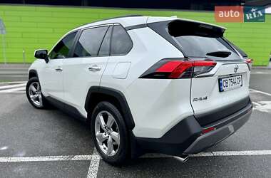 Позашляховик / Кросовер Toyota RAV4 2020 в 