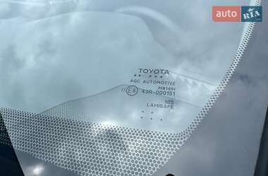Позашляховик / Кросовер Toyota RAV4 2020 в 
