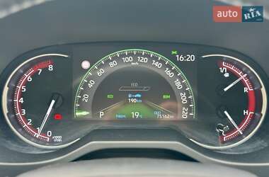 Позашляховик / Кросовер Toyota RAV4 2020 в 