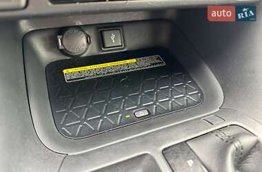 Позашляховик / Кросовер Toyota RAV4 2020 в 