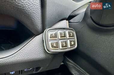 Позашляховик / Кросовер Toyota RAV4 2020 в 