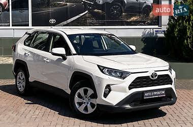 Позашляховик / Кросовер Toyota RAV4 2021 в Чернівцях