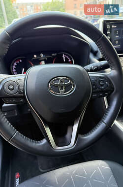 Внедорожник / Кроссовер Toyota RAV4 2020 в 