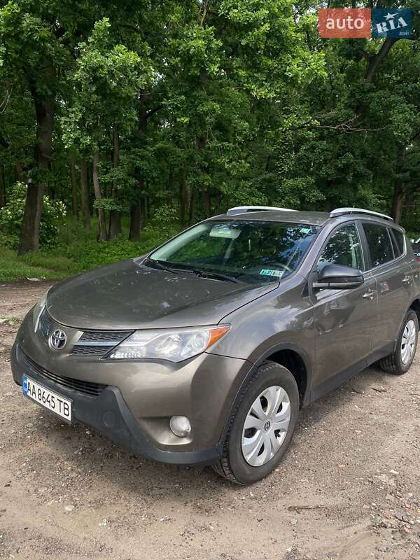 Внедорожник / Кроссовер Toyota RAV4 2014 в 