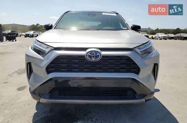Позашляховик / Кросовер Toyota RAV4 2023 в 